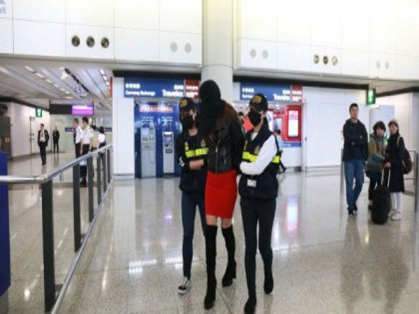 Συγκλονίζει το 19χρονο μοντέλο από τις φυλακές του Χονγκ Κονγκ: “Προσεύχομαι να τελειώσει το μαρτύριο”!
